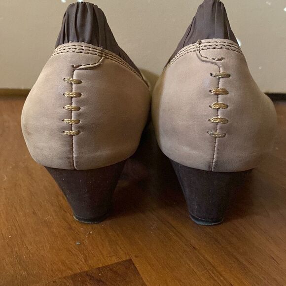 Terra Plana Beige Brown Ruffled Trim Round Toe Heels Womens Size 39/8.5 - Picture 3 of 8